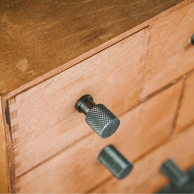 Brût Homeware Meubelknop | Knurled | Smal | Black Nickel