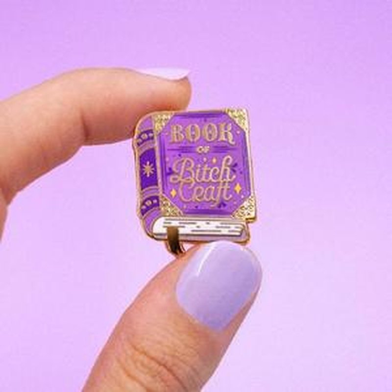 Joanna Behar Pin Book of Bitch Craft | Paars