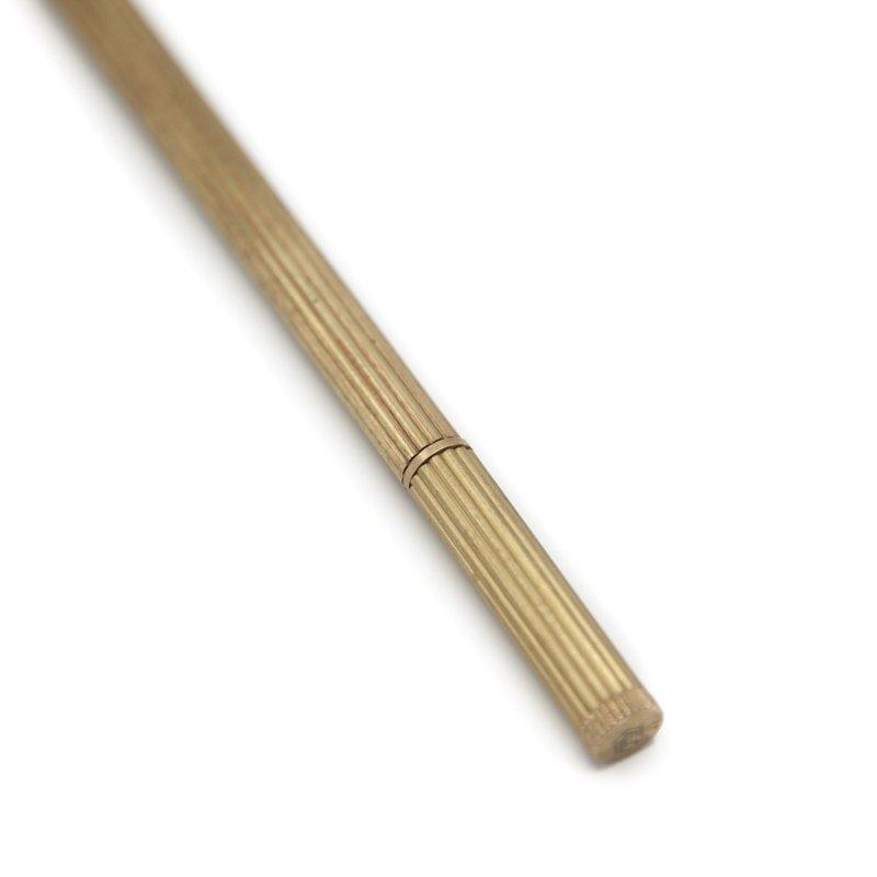 Brût | Homeware Pen | Messing | 15 cm